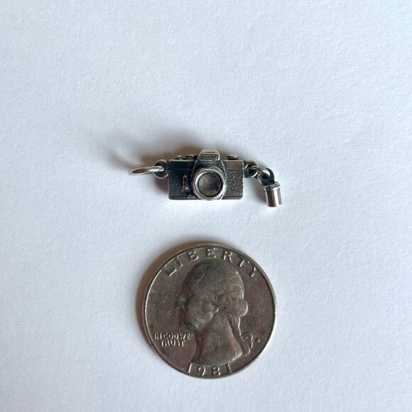 James Avery Sterling Silver 35mm Camera and Canister Charm - Pre-Owned - Picture 9 of 9